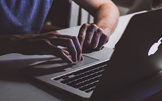 开云网页版登录入口-高温酷跑：极端天气对赛车性能的挑战