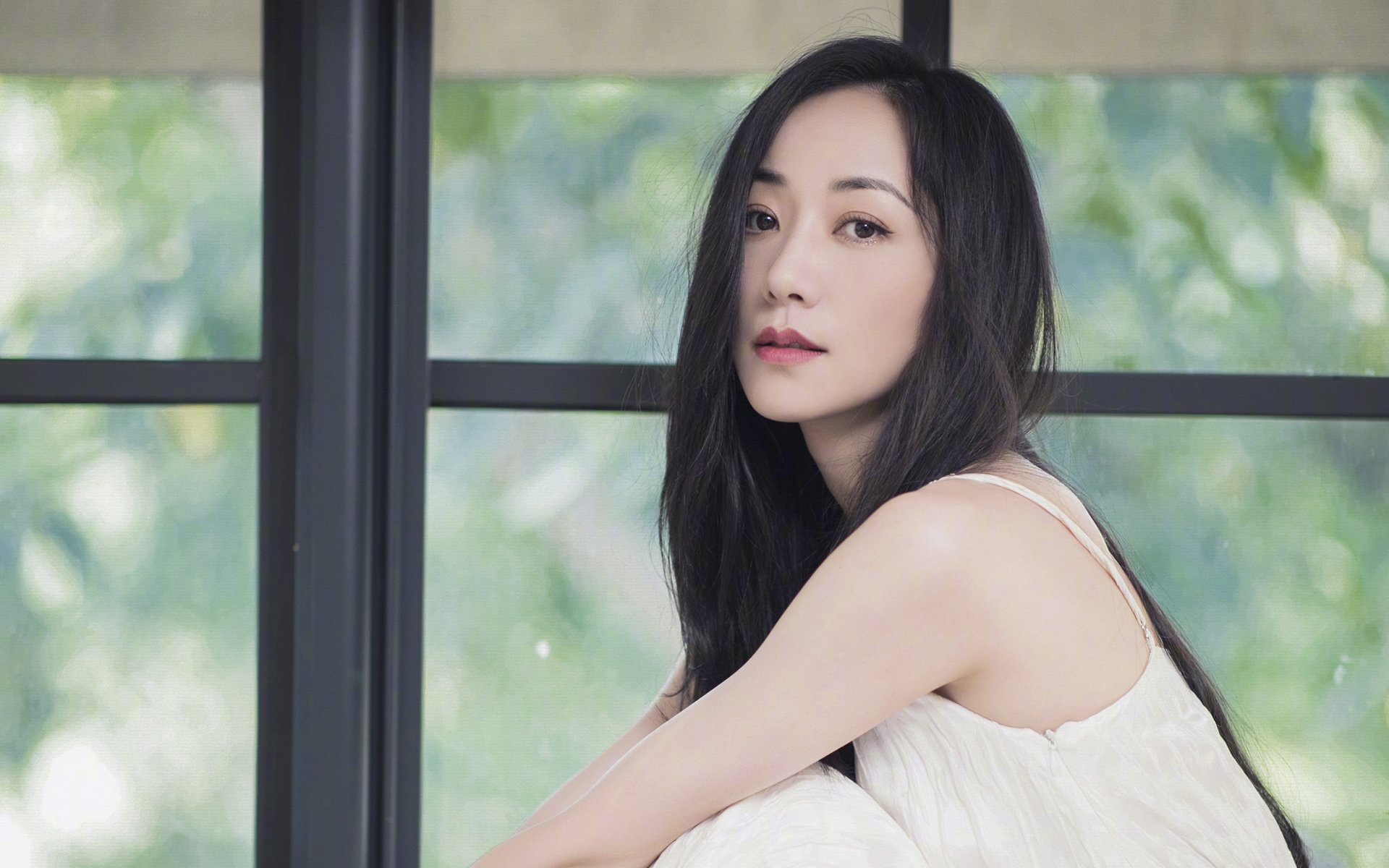 张某在女足比赛中表现出色，成为焦点，张某擅长撰写足球评论