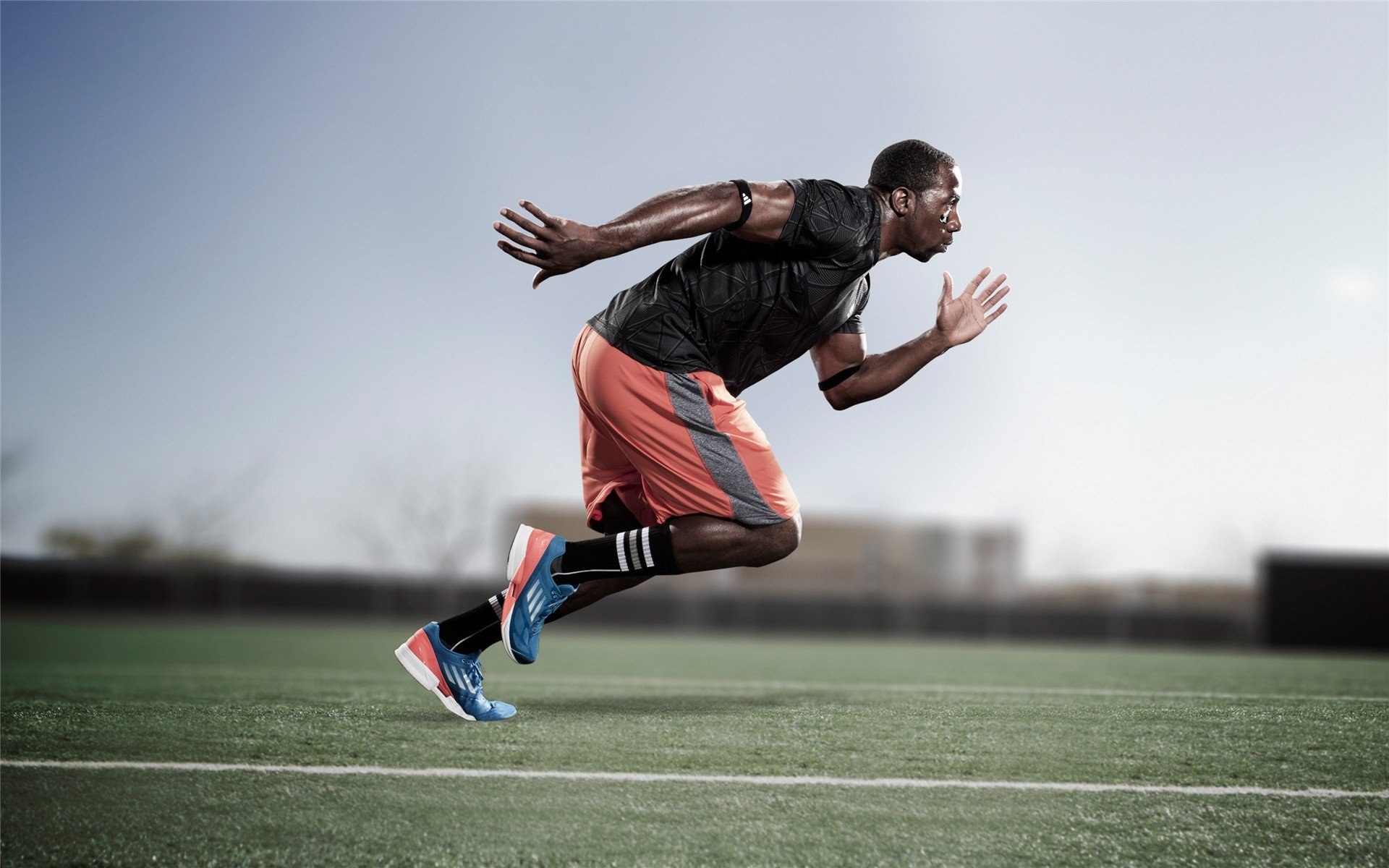 环境适应：车手如何应对高海拔与湿滑赛道